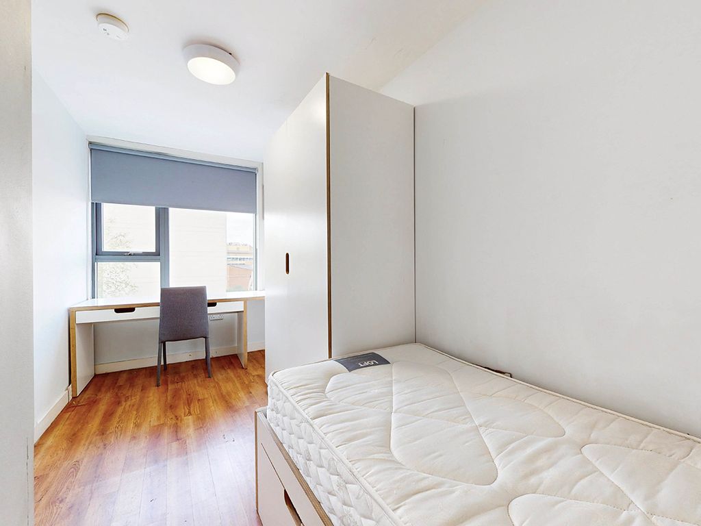 Room to rent in Mile End Road, London E1, £1,062 pcm Zoopla