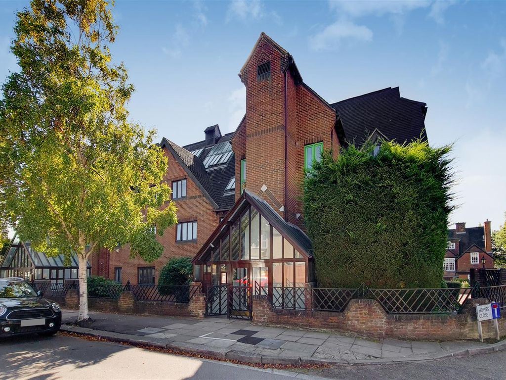 3 bed flat for sale in St Lukes Court, Mountfield Road, Finchley N3