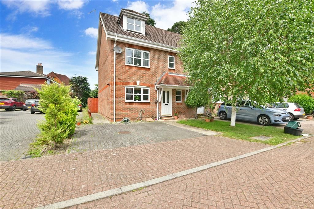 Spruce Close, Redhill, Surrey RH1  