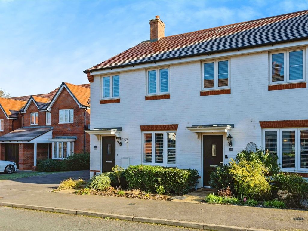 2 bed terraced house for sale in Hilly Field Close, Botley, Southampton
