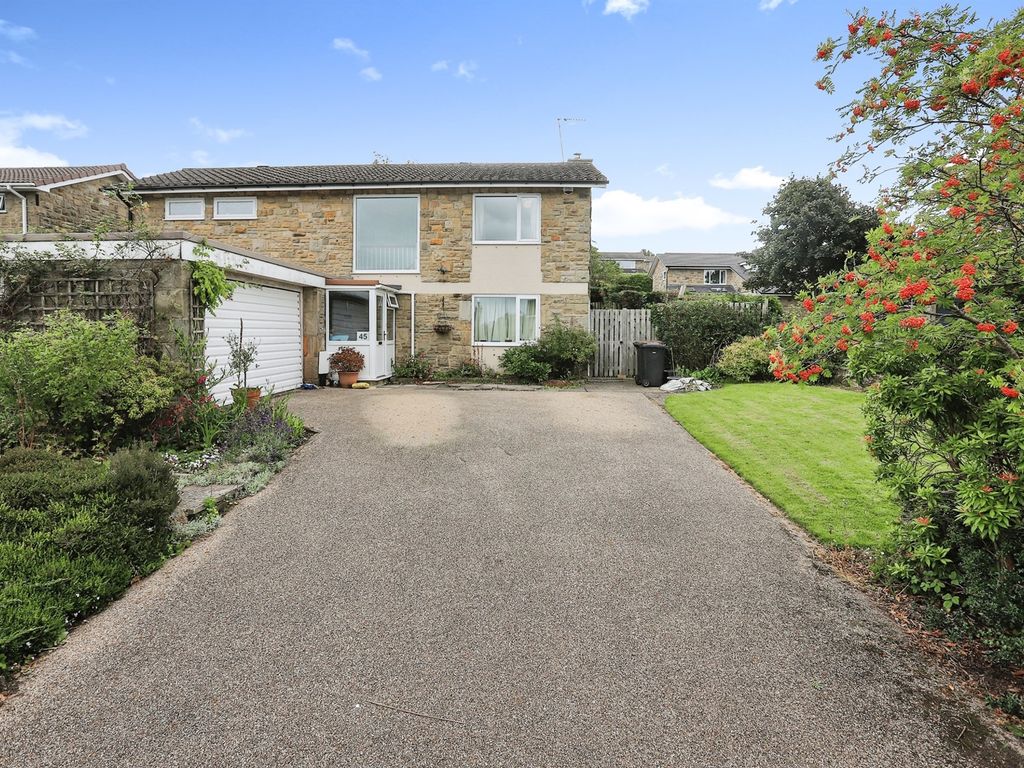 4 bed detached house for sale in Walton Park, Pannal, Harrogate HG3, £