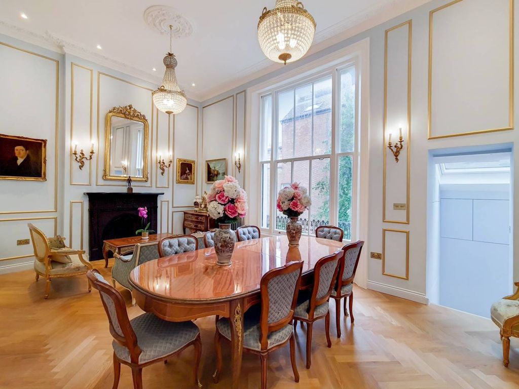 West Cromwell Road, Kensington, London SW5  