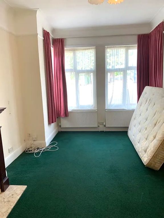 Room to rent in Brook Avenue, Wembley HA9 Zoopla