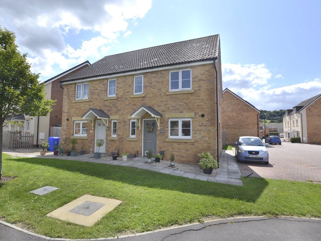 3 bed semidetached house for sale in Lace Walk, Brockworth, Gloucester