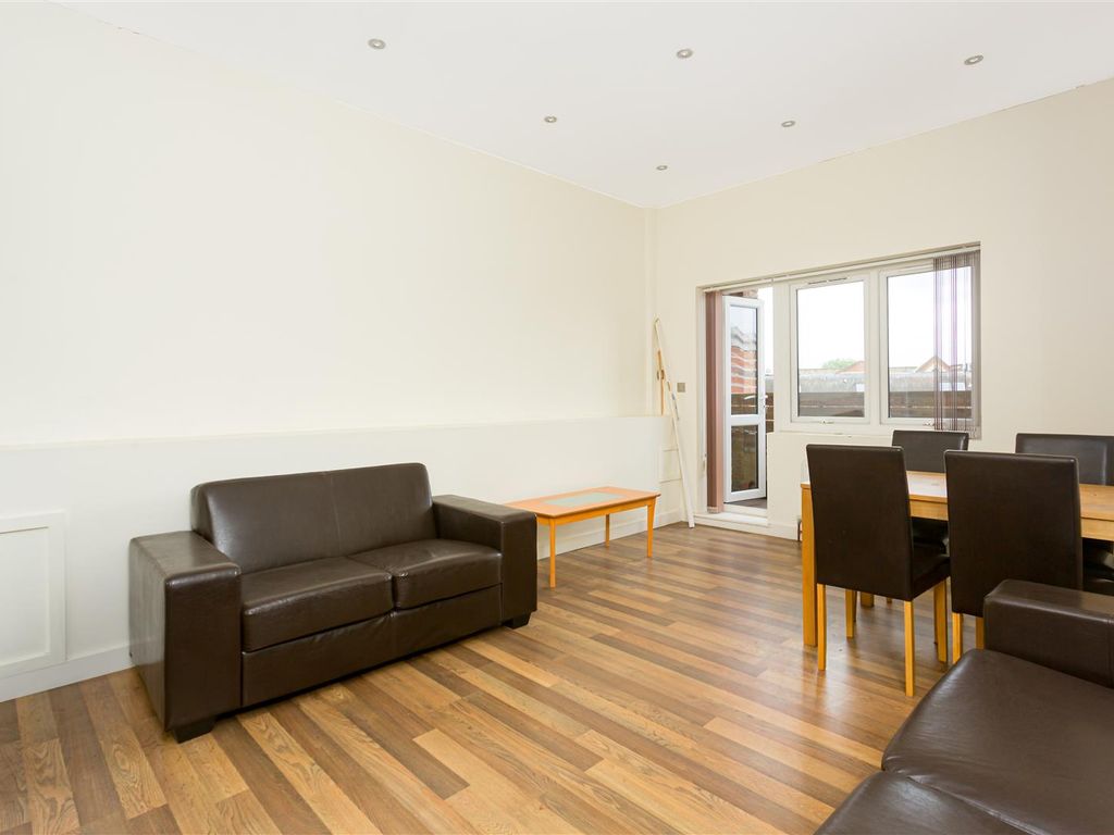 2 bed flat to rent in Finchley Road, London NW3, £2,150 pcm Zoopla