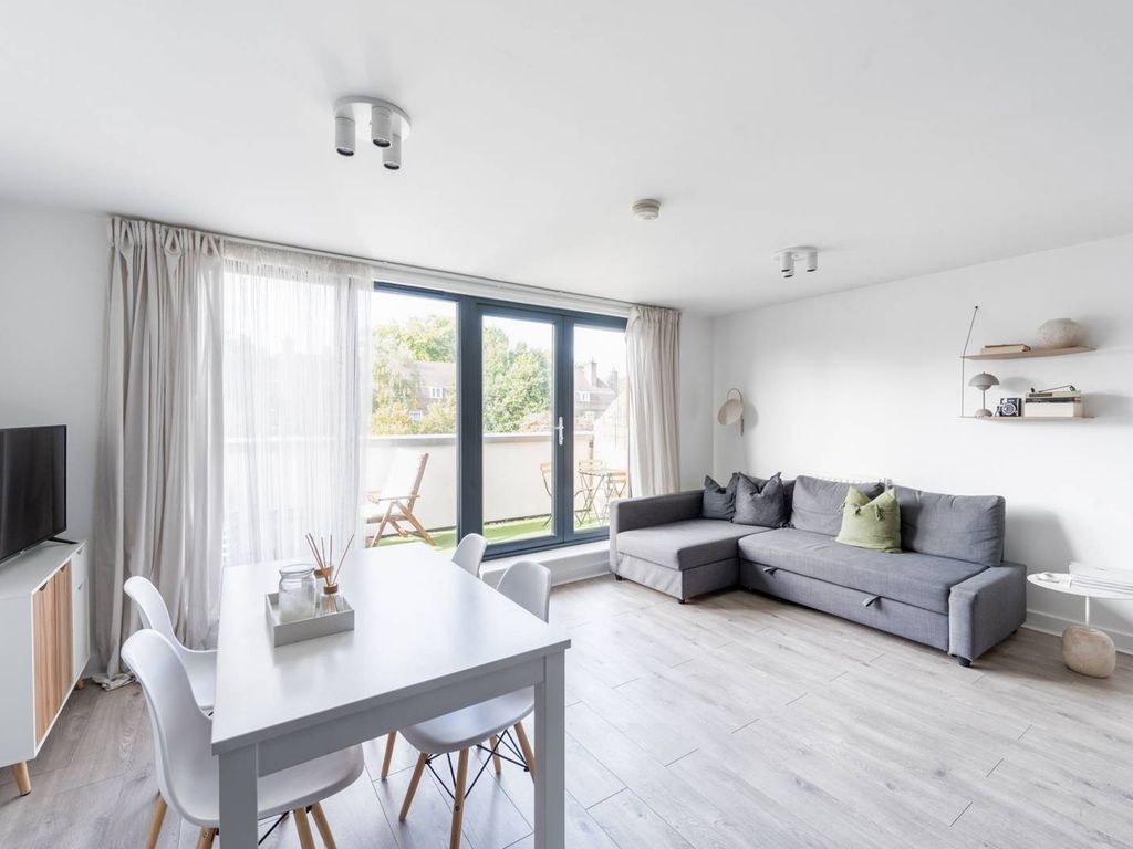 Union Road, Clapham, London SW8  