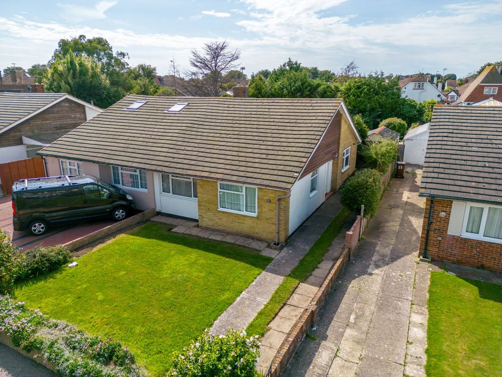3 bed semidetached bungalow for sale in Madeira Avenue, Bognor Regis