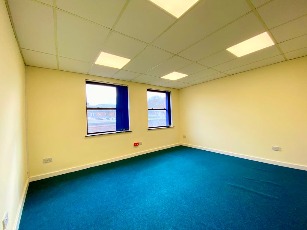 Office to let in Eleanors Cross, Dunstable LU6, £8,000 pa Zoopla