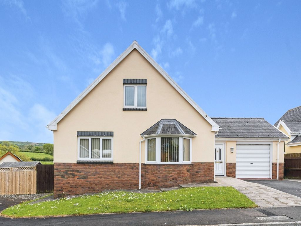 3 bed detached house for sale in Uwchgwendraeth, Drefach, Llanelli SA14