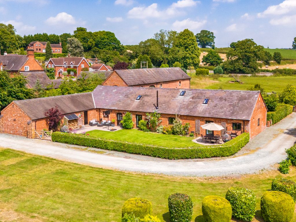5 bed barn conversion for sale in Lower Sutton, Newport TF10, £650,000