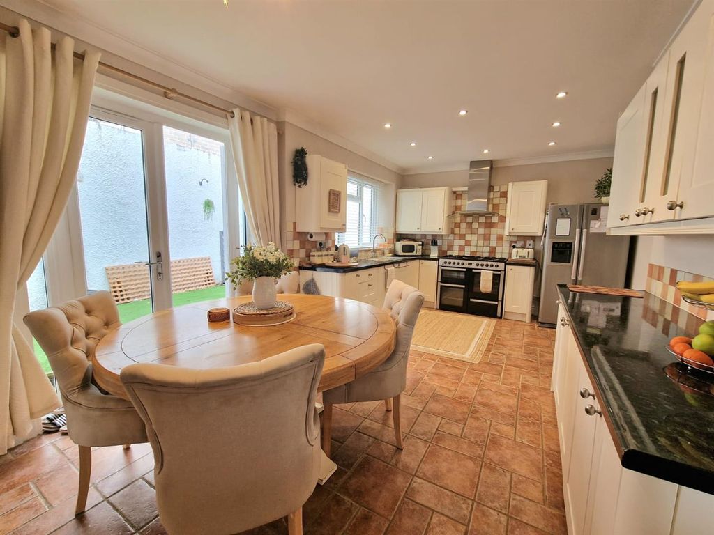 Chapel Street Tiverton EX16  