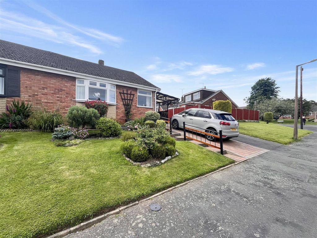 3 bed semidetached bungalow for sale in Westwood Park, Newhall