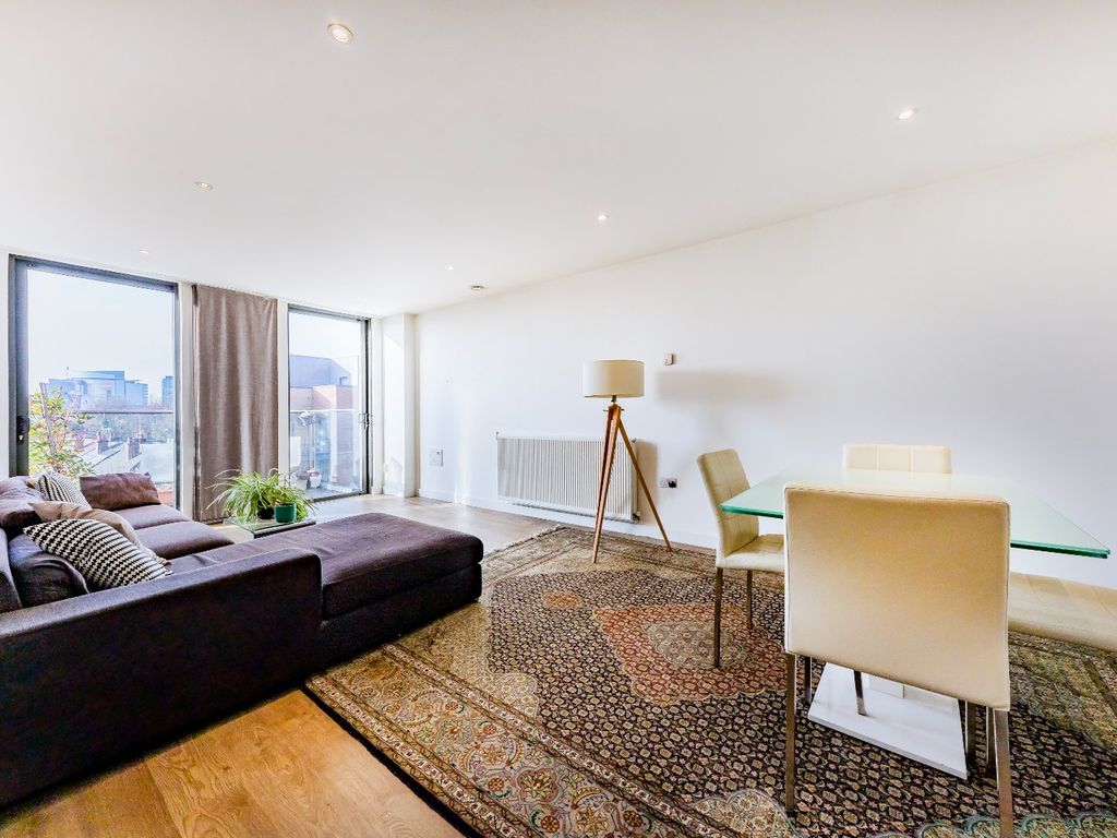 2 bed flat to rent in Baltic Avenue, Brentford TW8, £2,400 pcm Zoopla