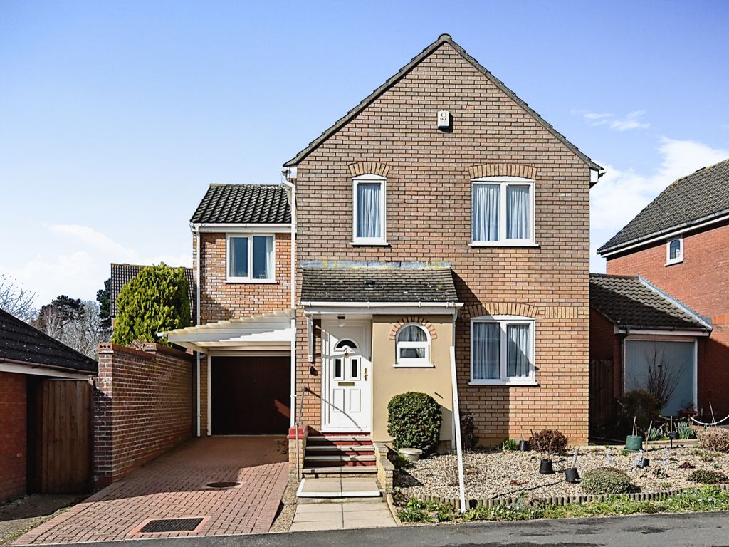 4 bed detached house for sale in Barnham Broom Road, Wymondham, Norfolk