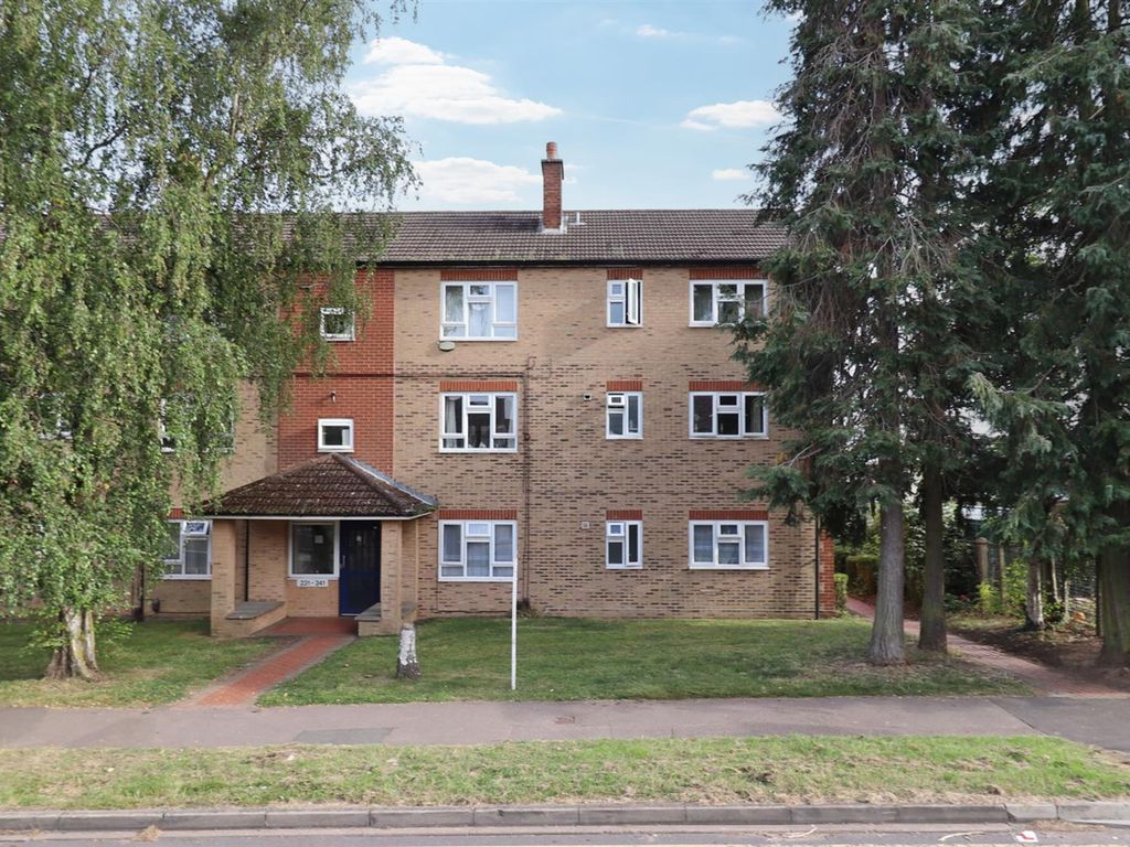 2 bed flat for sale in Drakes Drive, St.Albans AL1, £290,000 Zoopla