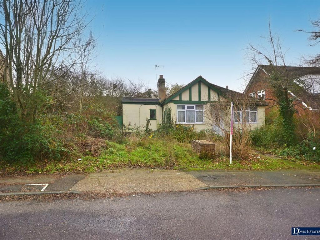 4 bed detached house for sale in Hubbards Chase, Off Wingletye Lane