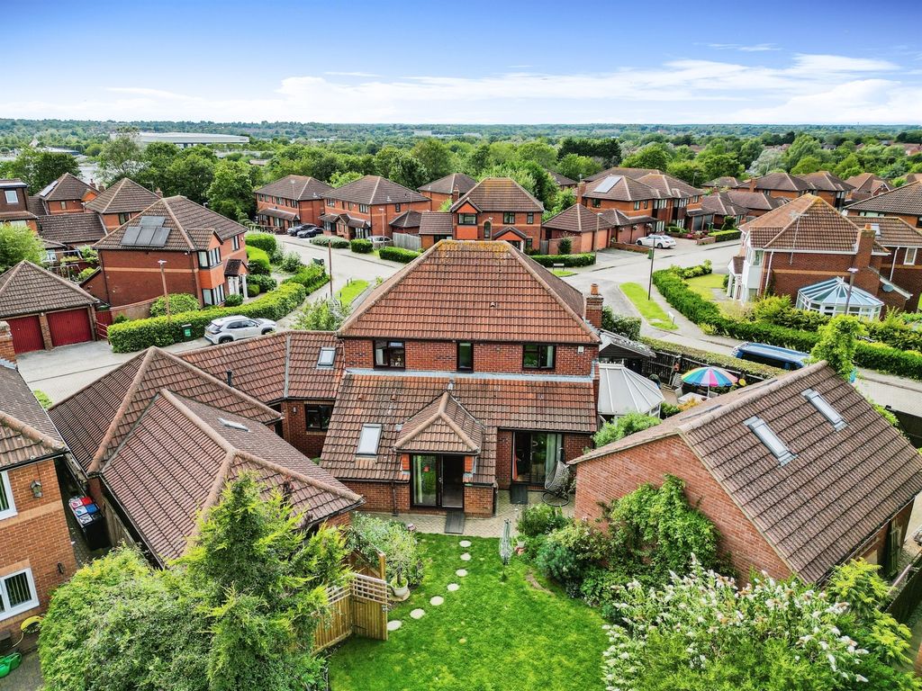 4 bed detached house for sale in Brill Place, Bradwell Common, Milton