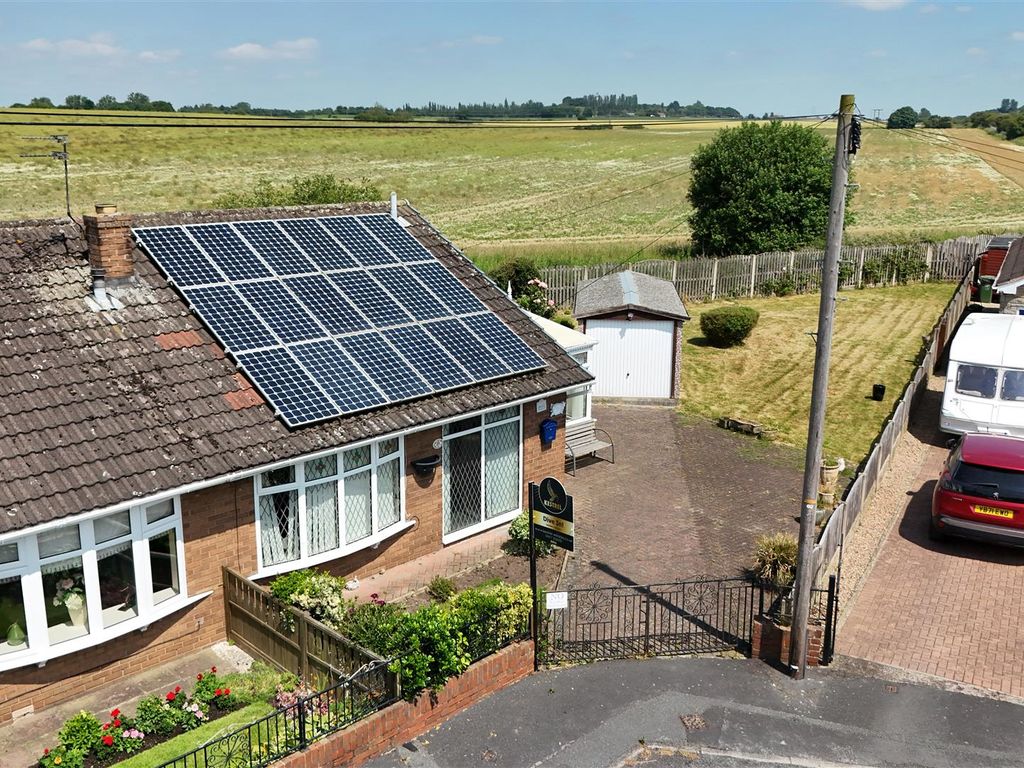 2 bed semidetached bungalow for sale in Eastbourne Avenue