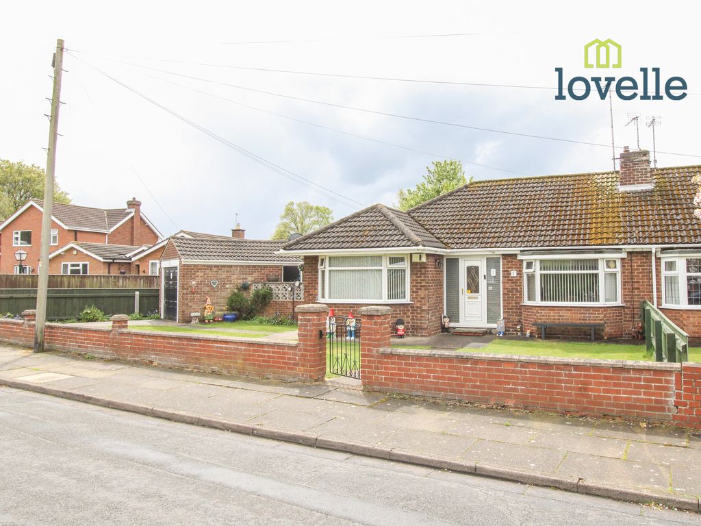 3 bed semidetached bungalow for sale in Pagehall Close, Scartho