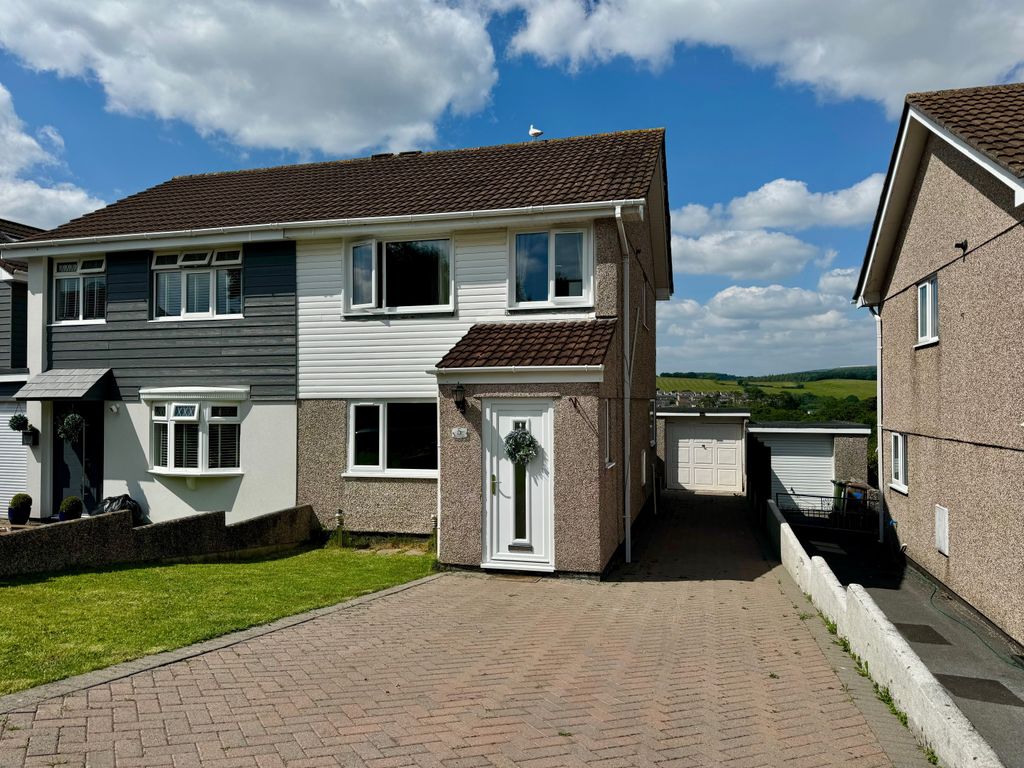3 bed semidetached house for sale in Mallard Close, Plympton, Plymouth