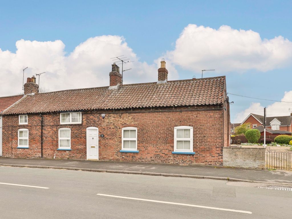 4 bed semidetached house for sale in Joiners Shop Row, Long Riston