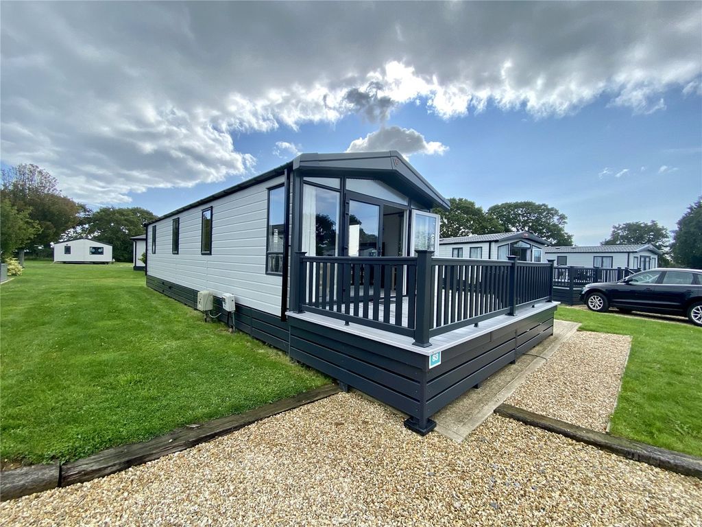 2 bed mobile/park home for sale in Field Lane, St. Helens, Ryde, Isle
