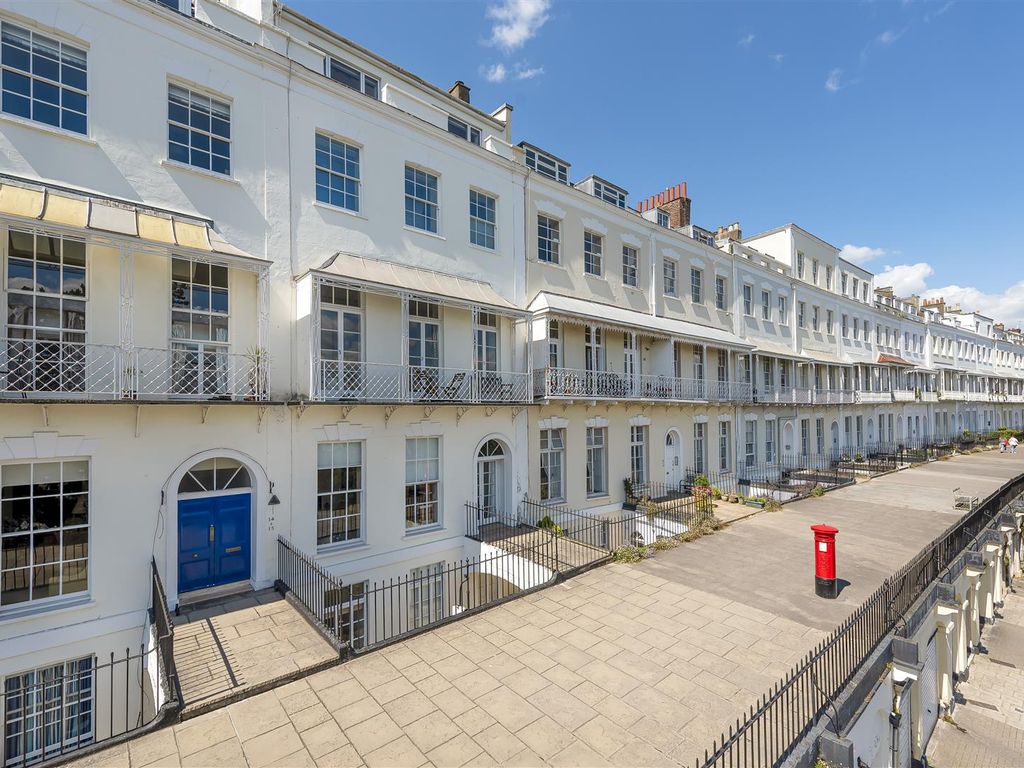 2 bed flat for sale in Royal York Crescent, Clifton, Bristol BS8, £500,000 Zoopla