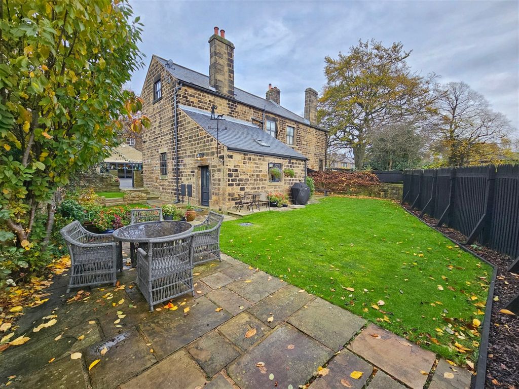 3 bed semidetached house for sale in Lunn Road, Cudworth, Barnsley S72