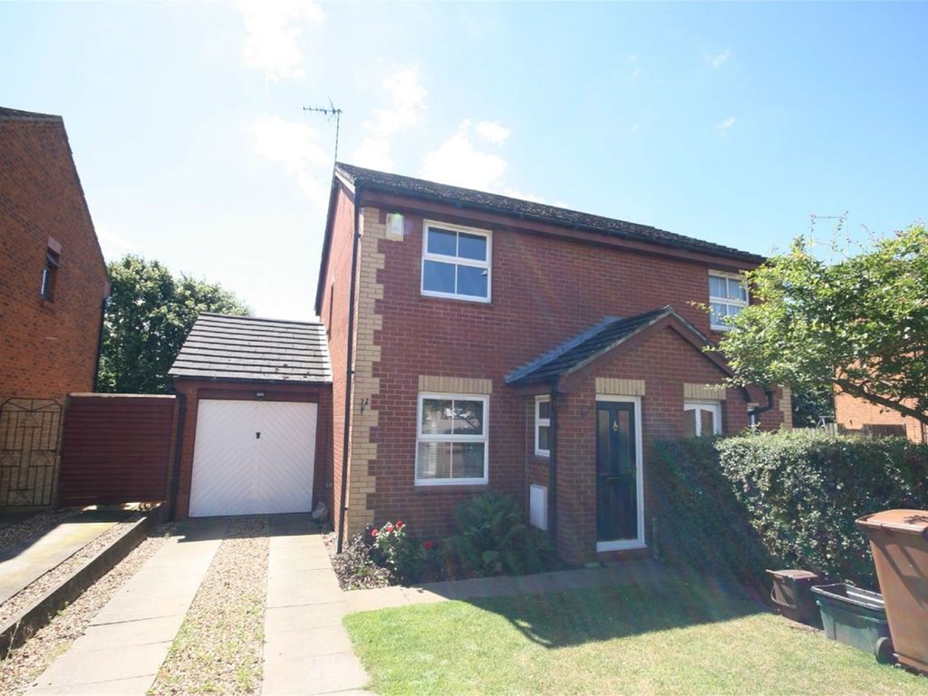 2 bed semidetached house to rent in Melchester Close, Hardingstone