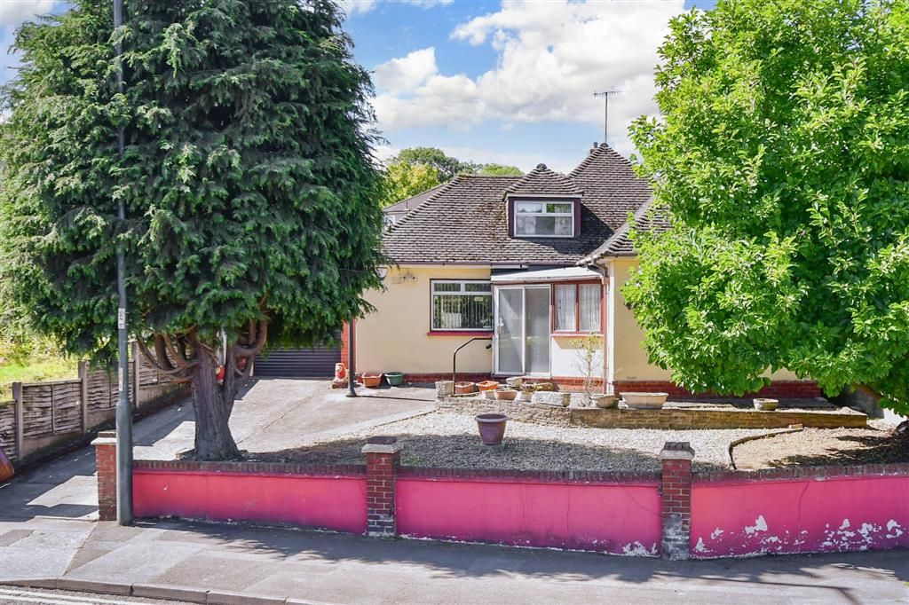 3 bed detached bungalow for sale in Capstone Road, Chatham, Kent ME5, £