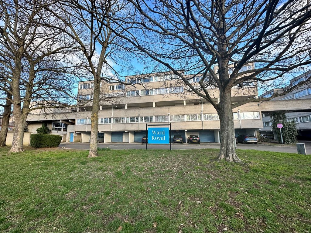 2 bed flat for sale in Mountbatten Square, Ward Royal, Windsor, Berkshire SL4 Zoopla