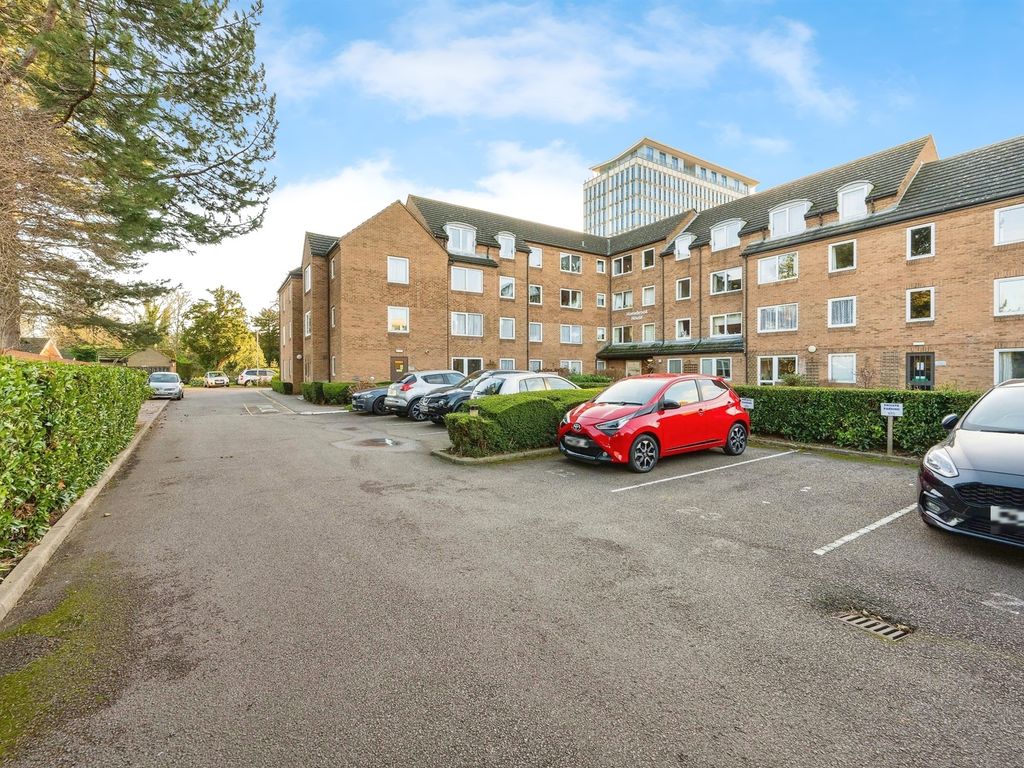 1 bed flat for sale in Cardington Road, Bedford MK42, £65,000 Zoopla
