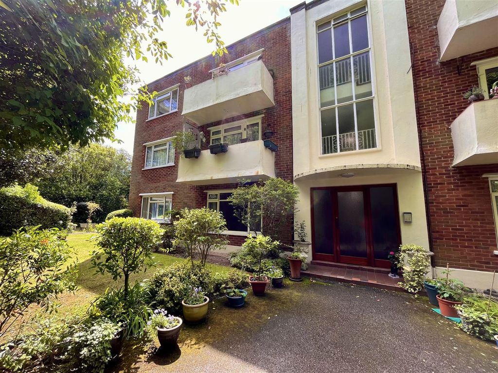 2 bed flat to rent in Portarlington Road, Westbourne, Bournemouth BH4