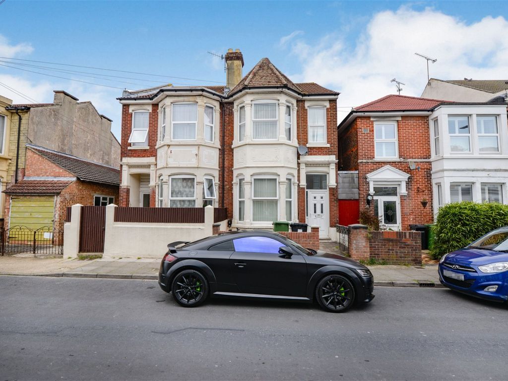 Room to rent in 161, Queens Road, Portsmouth, Hampshire PO2 Zoopla