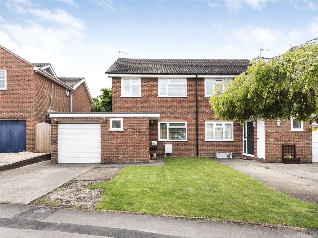 3 bed semidetached house for sale in Cowleaze, Chinnor OX39 Zoopla