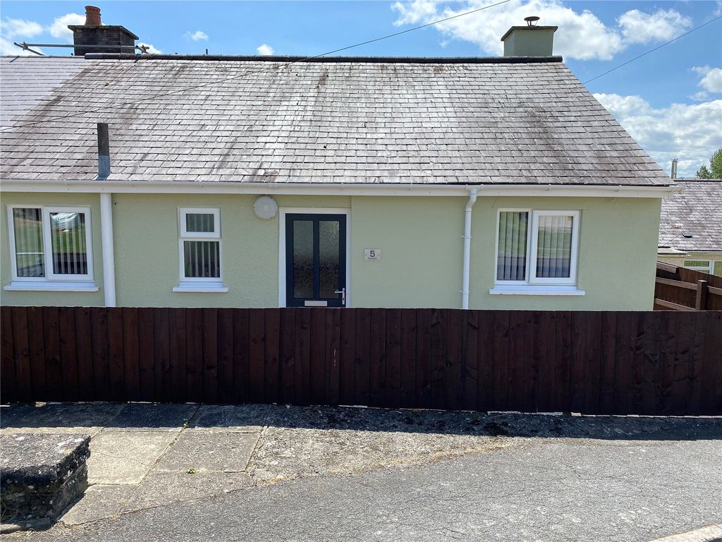 3 bed bungalow for sale in Ffynnon Bedr, Llanbedr Pont Steffan SA48