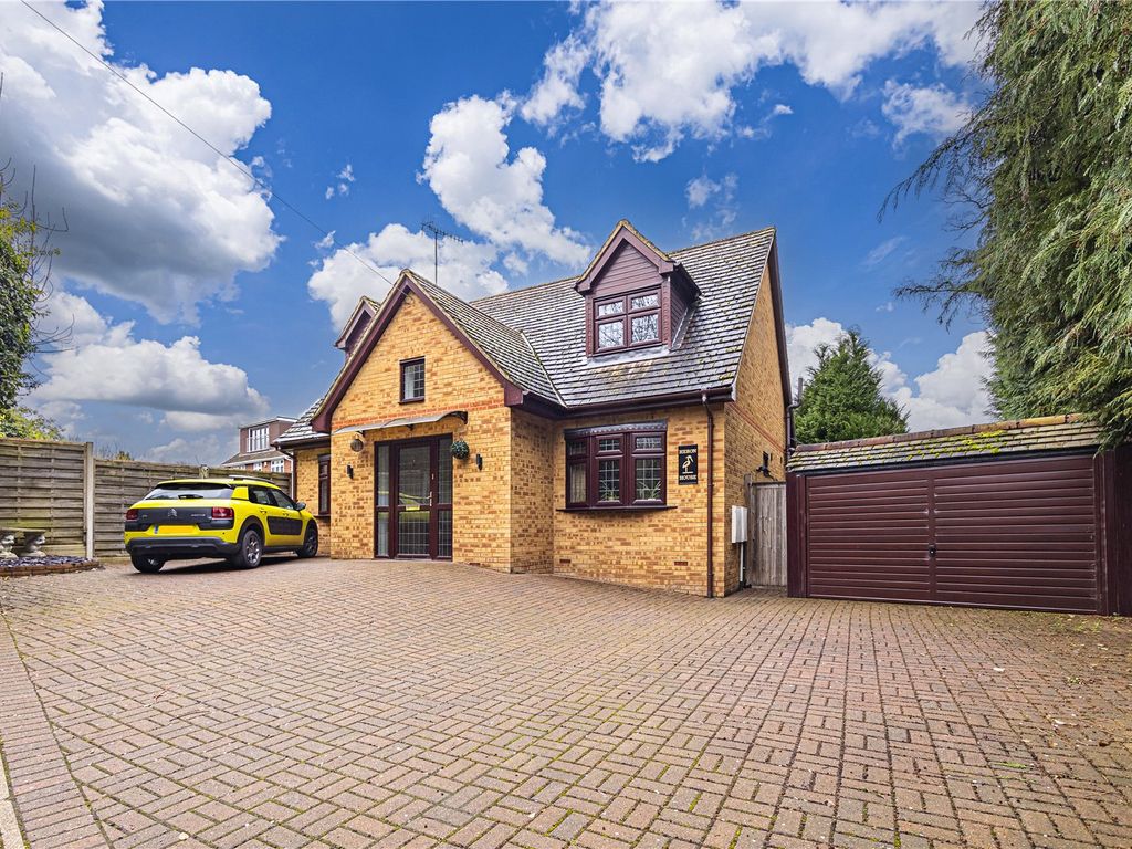 3 bed bungalow for sale in Old Fishery Lane, Boxmoor, Hemel Hempstead