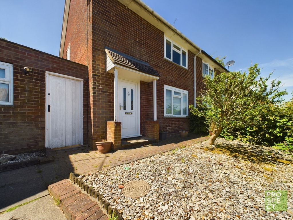 2 bed terraced house for sale in South Lynn Crescent, Bracknell