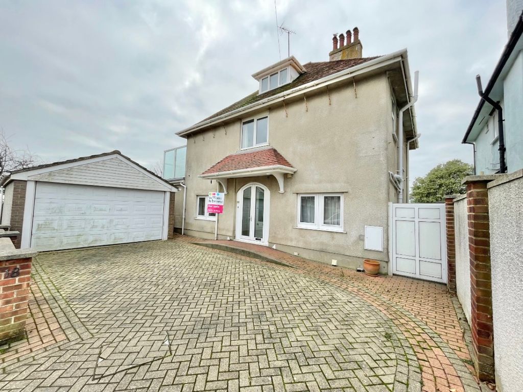 4 bed detached house for sale in St. Avenue, Dovercourt