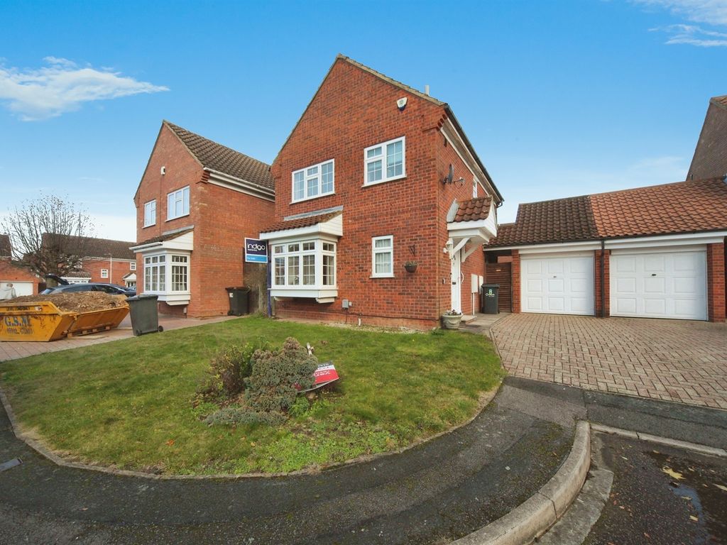 3 bed detached house for sale in Wiveton Close, Luton LU2, £365,000