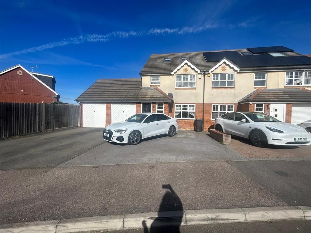 4 bed semidetached house for sale in Caspian Way, Neptune Park