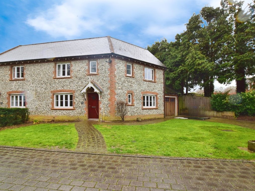 3 bed semidetached house to rent in St. Marys Close, Pulborough RH20