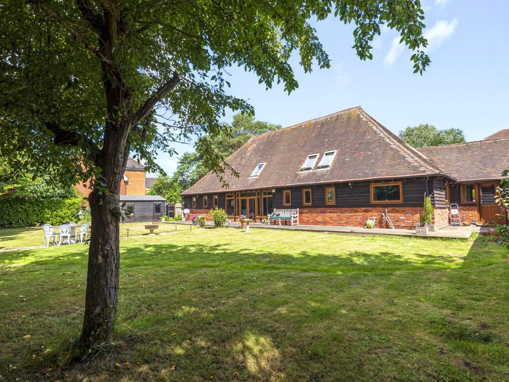 4 bed barn conversion for sale in Williams Way, Kennington