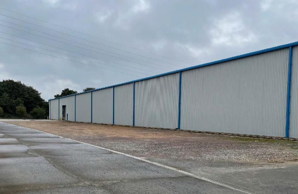 Industrial to let in Unit 4 Parkway PenYFan Industrial Estate