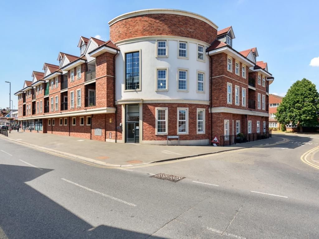 2 bed for sale in Saxons Court, Wokingham RG40 Zoopla