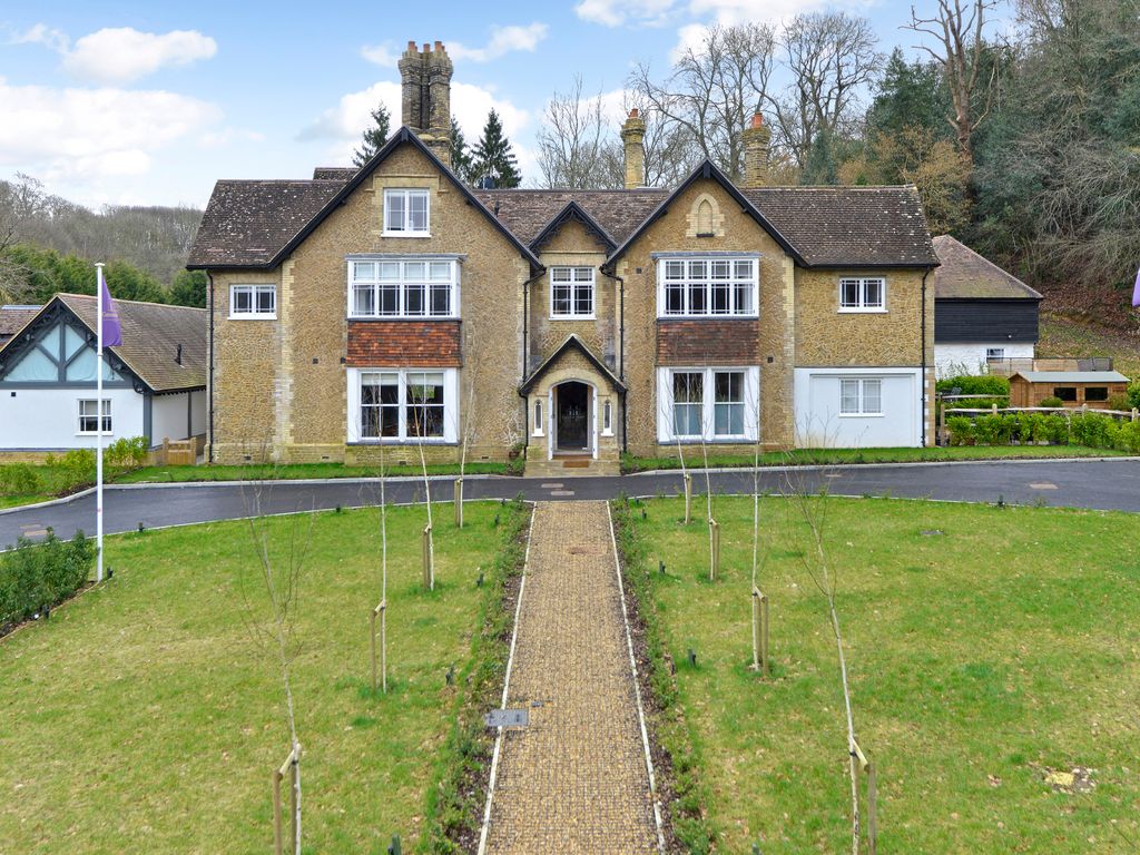 3 bed flat for sale in Catteshall Lane, Godalming GU7 Zoopla