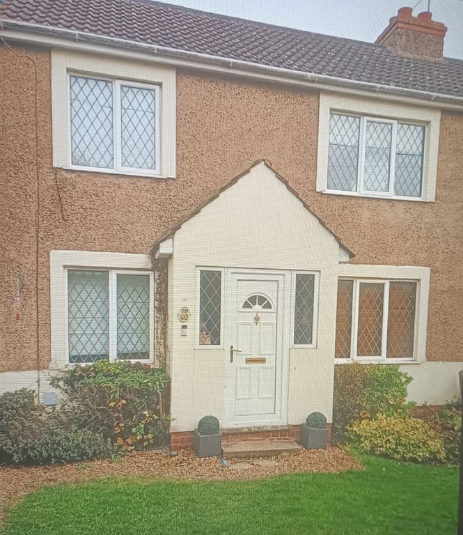 3 bed semidetached house for sale in The Warren, Hardingstone