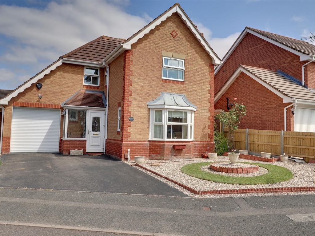 4 bed detached house for sale in Broad Leys Road, Barnwood, Gloucester