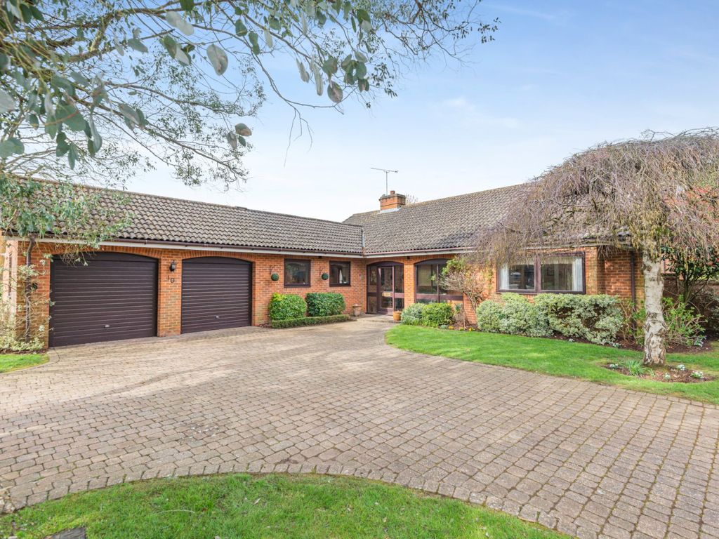 3 bed bungalow for sale in Hammondswick, Harpenden, Hertfordshire AL5