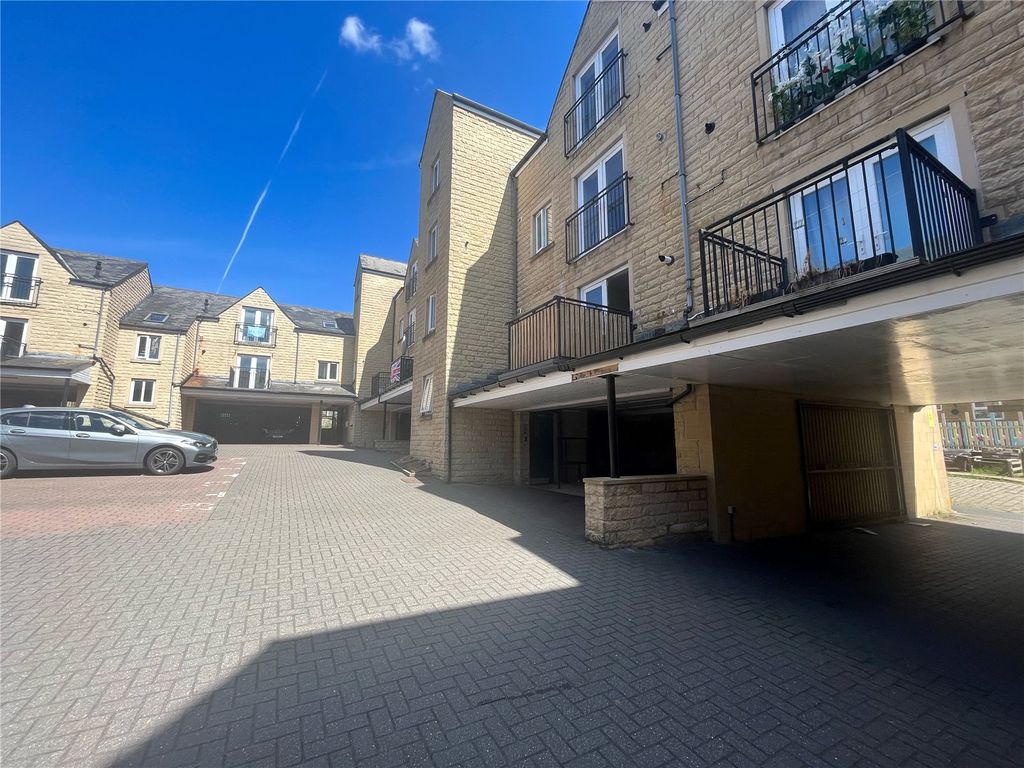 2 bed flat for sale in West View, Boothtown, Halifax, West Yorkshire